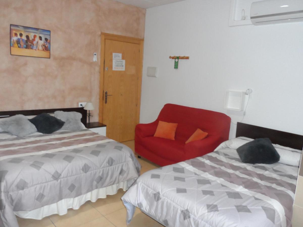 Hostal Via Del Caminante Madrigalejo Dış mekan fotoğraf