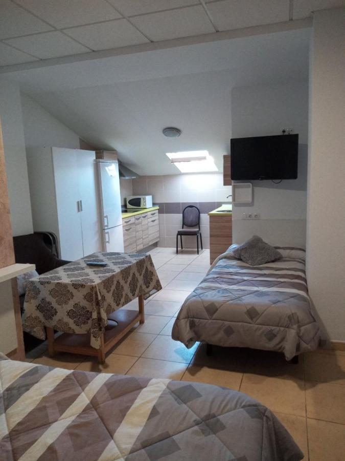 Hostal Via Del Caminante Madrigalejo Dış mekan fotoğraf