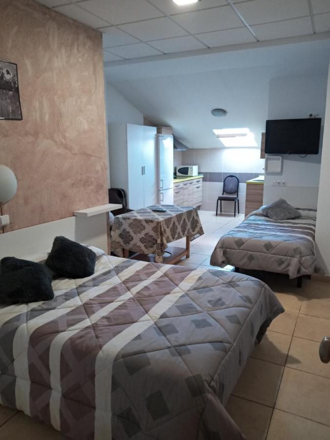 Hostal Via Del Caminante Madrigalejo Dış mekan fotoğraf