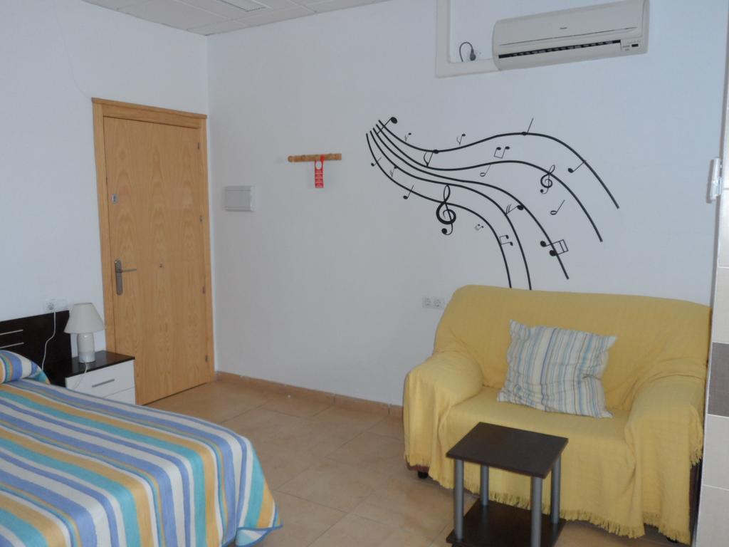 Hostal Via Del Caminante Madrigalejo Dış mekan fotoğraf