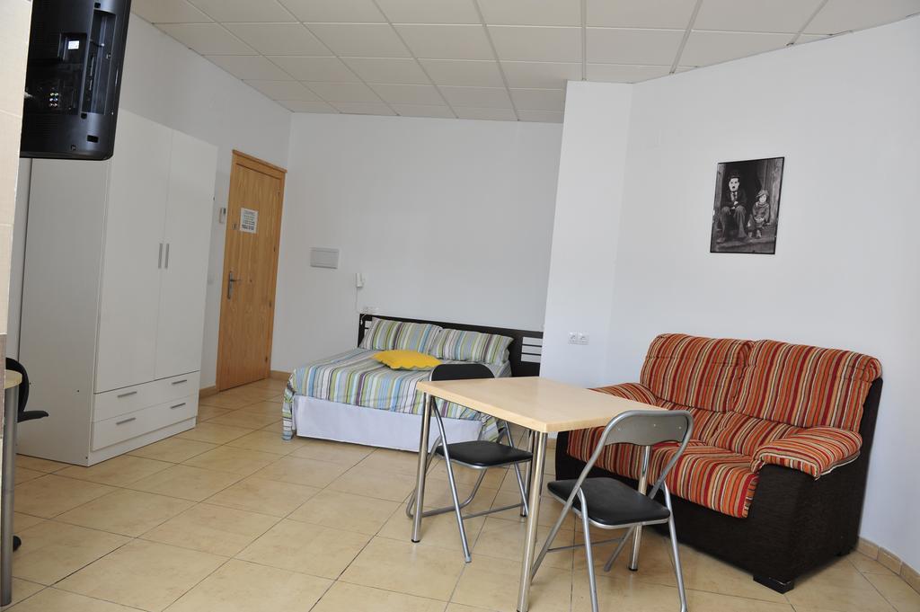 Hostal Via Del Caminante Madrigalejo Dış mekan fotoğraf