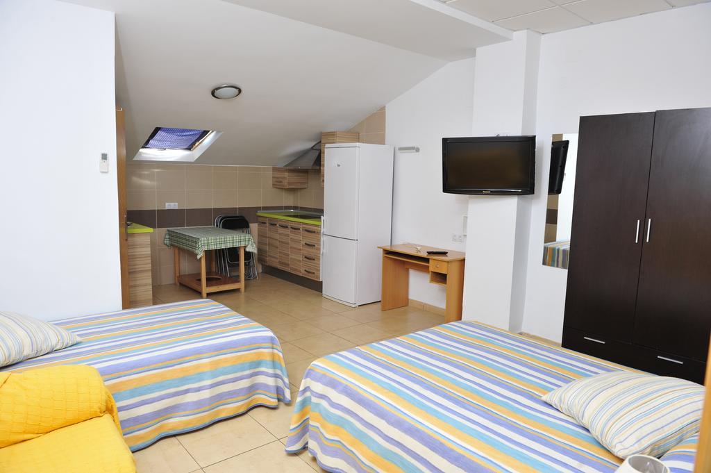 Hostal Via Del Caminante Madrigalejo Dış mekan fotoğraf
