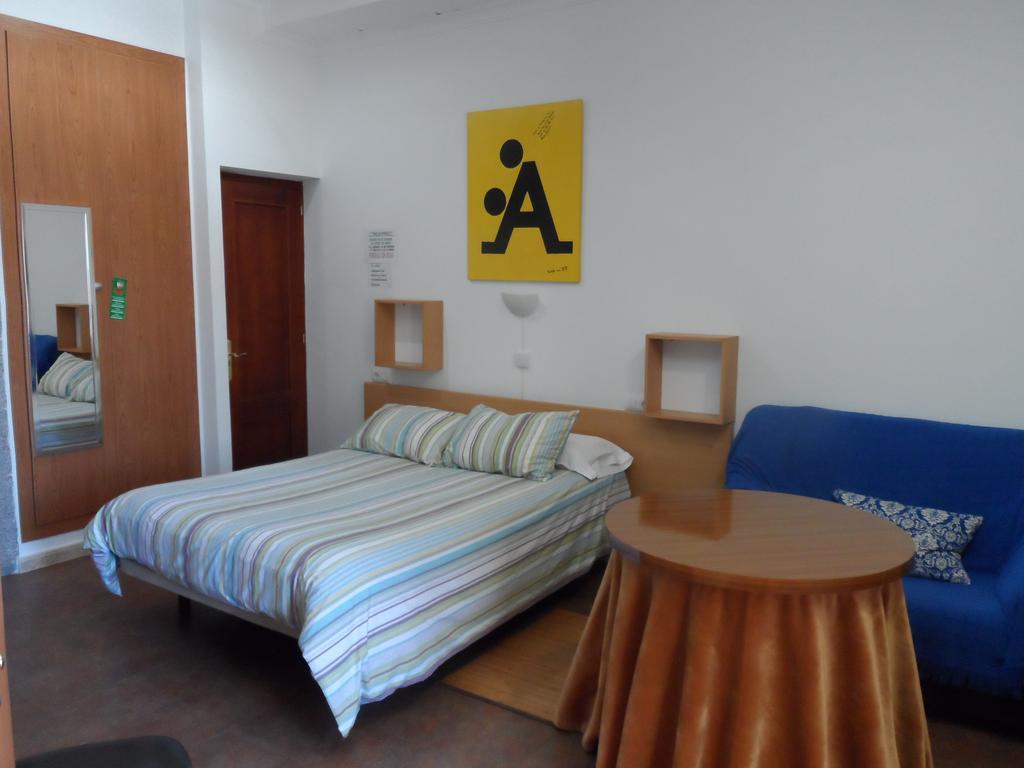 Hostal Via Del Caminante Madrigalejo Dış mekan fotoğraf